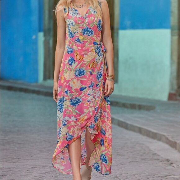Tolani Dresses & Skirts - Bel Air Women’s Medium printed pink & blue floral wrap midi dress. New with tags